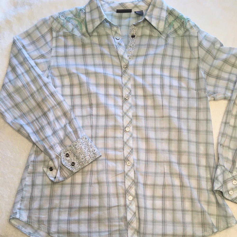 EUC Ladies Wrangler Button-down. Final price.